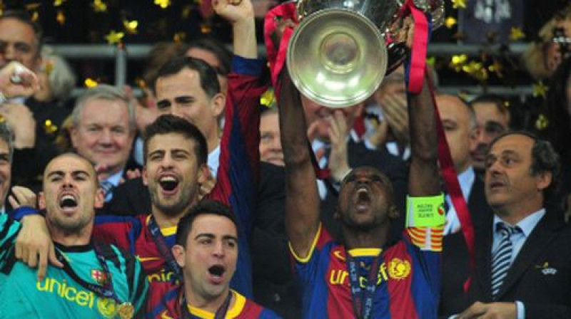 "Barcelona" ar izcīnīto kausu
Foto: AFP/Scanpix