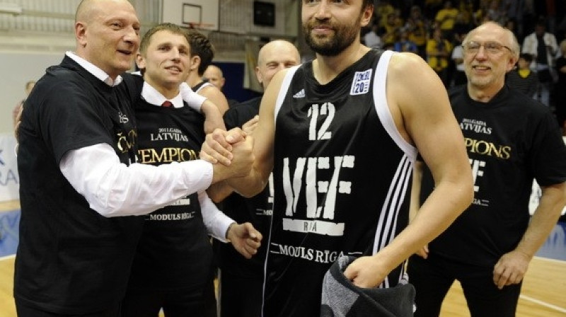 Ramūns Butauts un Kristaps Janičenoks
Foto: Romāns Kokšarovs, Sporta Avīze, f64