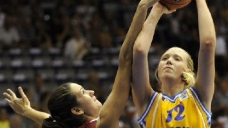 Linda Rubene aizsardzībā
Foto: Romāns Kokšarovs, "Sporta Avīze", f64