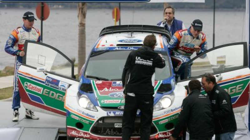 Finiša estakāde neiztur Latvalas automašīnu
Foto: AFP/Scanpix
