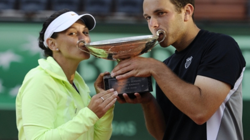 Keisija Delakva un Skots Lipskis ar izcīnīto trofeju
Foto: AFP/Scanpix
