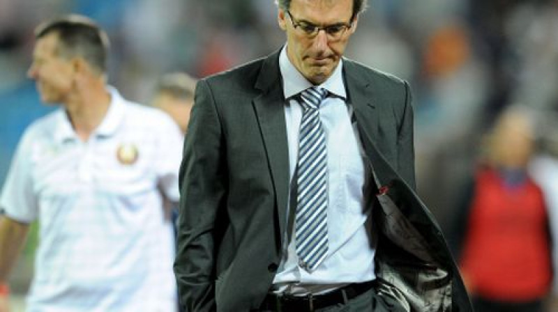 Francijas izlases galvenais treneris Lorāns Blāns (priekšplānā)
Foto: AFP/Scanpix