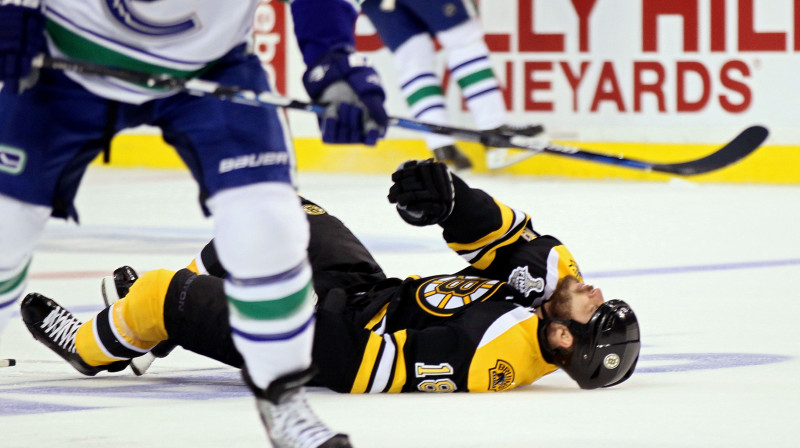 Neitens Hortons mirkli pēc sitiena saņemšanas Foto: AFP/Scanpix