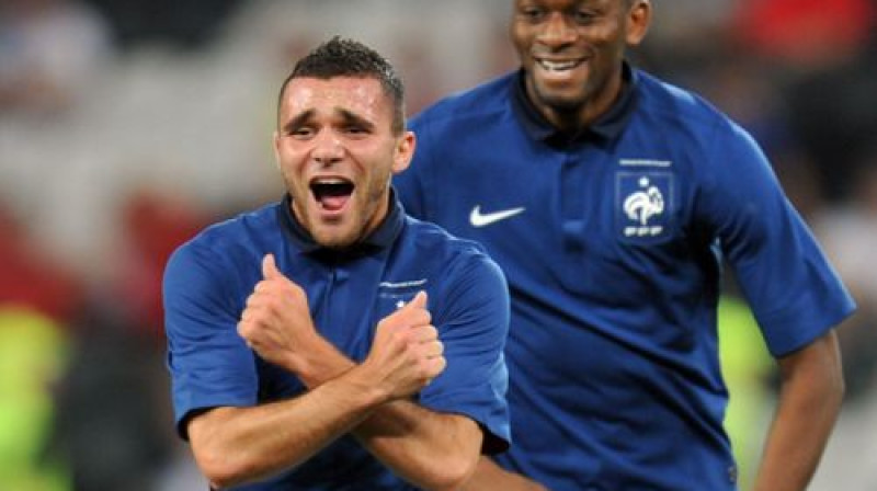 Lielisku debiju izlasē piedzīvoja Marvēns Martēns (priekšplānā), kurš aptuveni 15 minūšu laikā guva divus vārtus un asistēja vēl vienā vārtu guvumā
Foto: AFP/Scanpix