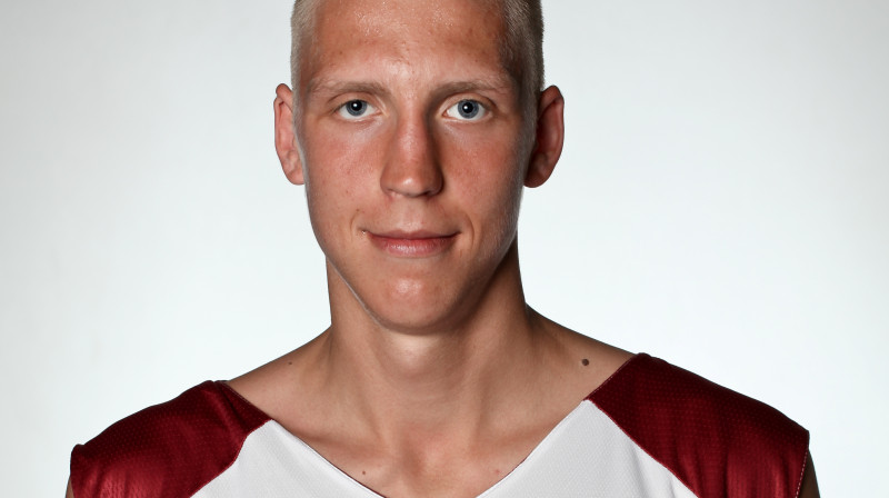 Mareka Mejera veiksmīgā roka pēdējā sekundē sagādāja Latvijas U20 izlasei uzvaru Eiropas U20 čempionāta pirmajā mačā ar Zviedrijas komandu.
Foto: Edgars Zviedrāns