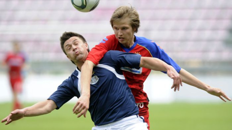 Elvis Stuglis FC "Skonto" rindās
Foto: Romāns Kokšarovs, Sporta Avīze
