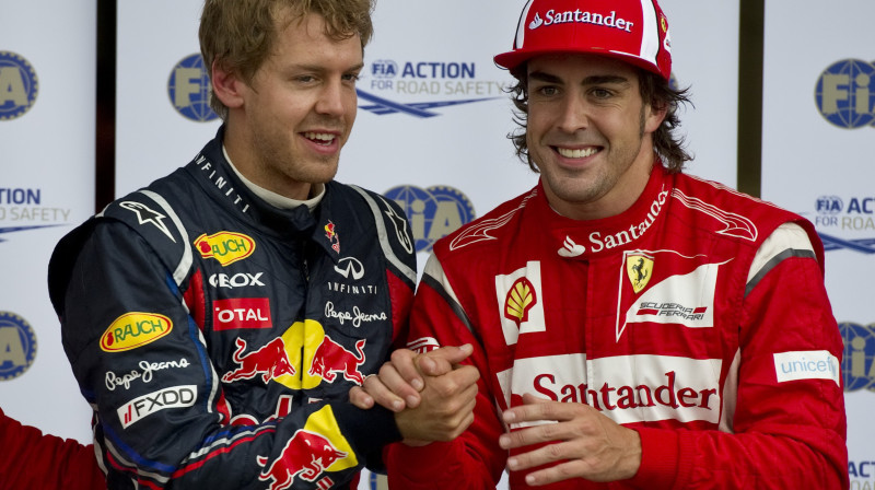 Sebastians Fetels un Fernando Alonso
Foto: AFP/Scanpix