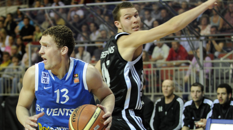 Jānis Strēlnieks un Dairis Bertāns
Foto: Romāns Kokšarovs, Sporta Avīze, f64
