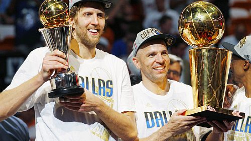 Dirks Novickis ar MVP trofeju, Džeisons Kids - ar čempiontitulu
Foto: Reuters/Scanpix