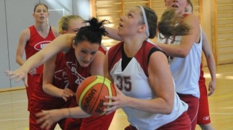 Latvijas U20 izlases spēlētāja Ilze Gotfrīda.
Foto: Romualds Vambuts, Sportacentrs.com