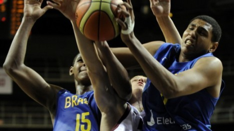 Atlētiskie brazīlieši viesošanos Latvijā sāka ar uzvaru pār mūsu U19 izlasi.
Foto: Romāns Kokšarovs, Sporta Avīze/f64