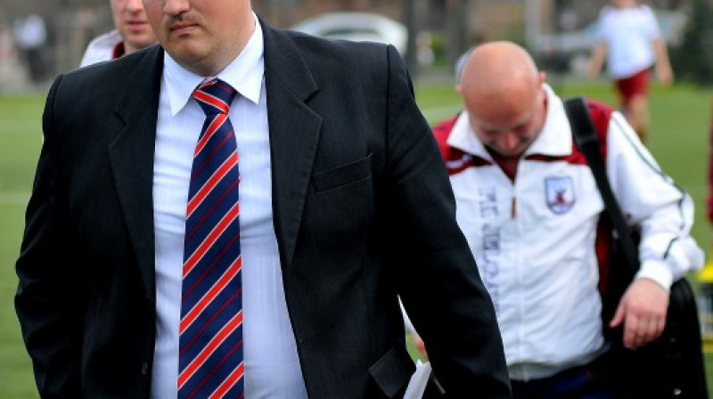 "Jelgavas" galvenais treneris Dainis Kazakevičs (priekšplānā)
Foto: Romualds Vambuts, Sportacentrs.com