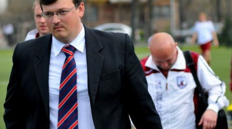 "Jelgavas" galvenais treneris Dainis Kazakevičs (priekšplānā)
Foto: Romualds Vambuts, Sportacentrs.com