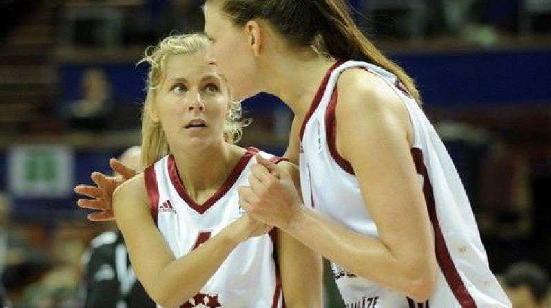 Elīna Babkina un Zane Tamane spēlēs Turcijā
Foto: Romāns Kokšarovs, Sporta Avīze/f64
