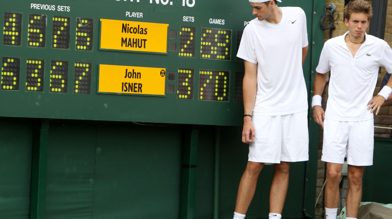 Pēc gada Vimbldona atkal savedusi kopā Džonu Isneru un Nikolā Maū
FOTO: AP/"Scanpix"