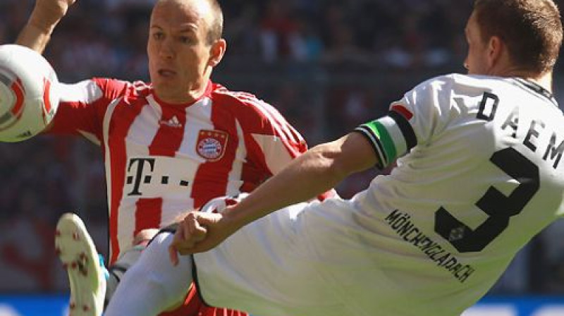 Arjens Robens (pa kreisi) pret Filipu Deimsu
Foto: bundesliga.de