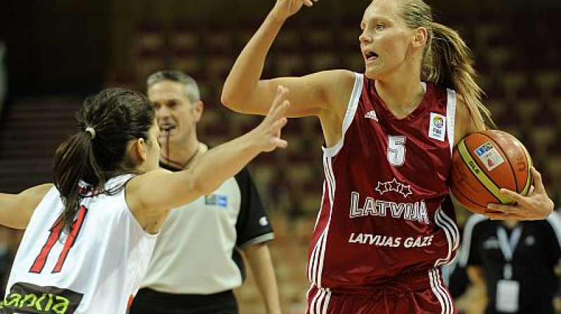 Sabīne Niedola
Foto: Romāns Kokšarovs, Sporta Avīze, f64