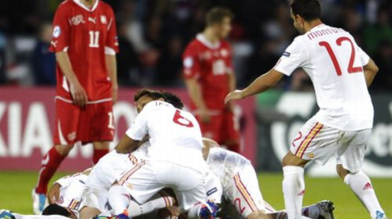 Spānijas futbolisti atzīmē otro vārtu guvumu
Foto: AFP/Scanpix