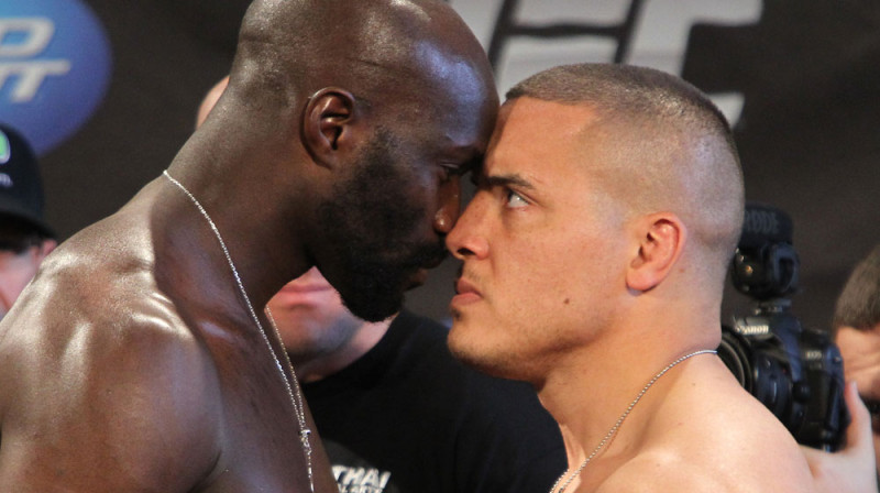Čeiks Kongo (pa kreisi) un Pets Berijs svēršanās procedūru laikā
Foto: ufc.com