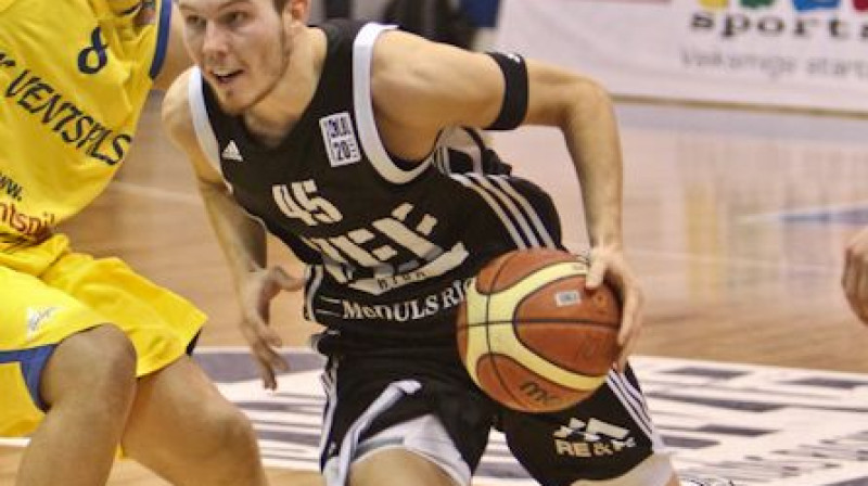 VEF Rīga aizsargam Dairim Bertānam jau ir Eirolīgas kvalifikācijas turnīra pieredze, kas pirms dieviem gadiem tika iegūta BK Ventspils sastāvā.
Foto: Mikus Kļaviņš, VEF Rīga