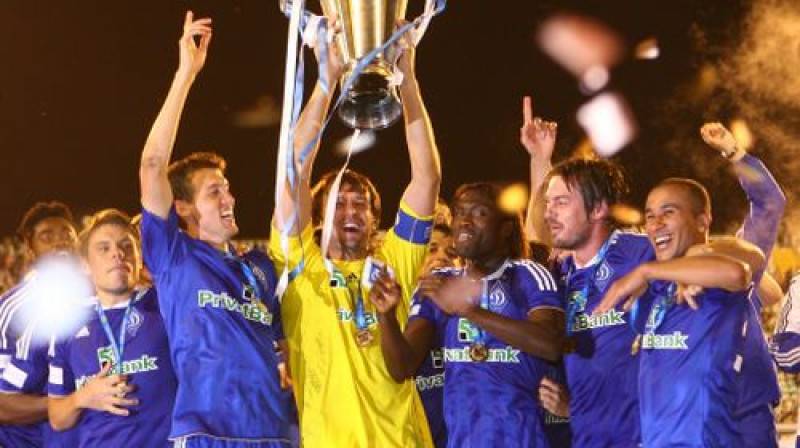 Kijevas "Dynamo" ar trofeju
Foto: AP/Scanpix