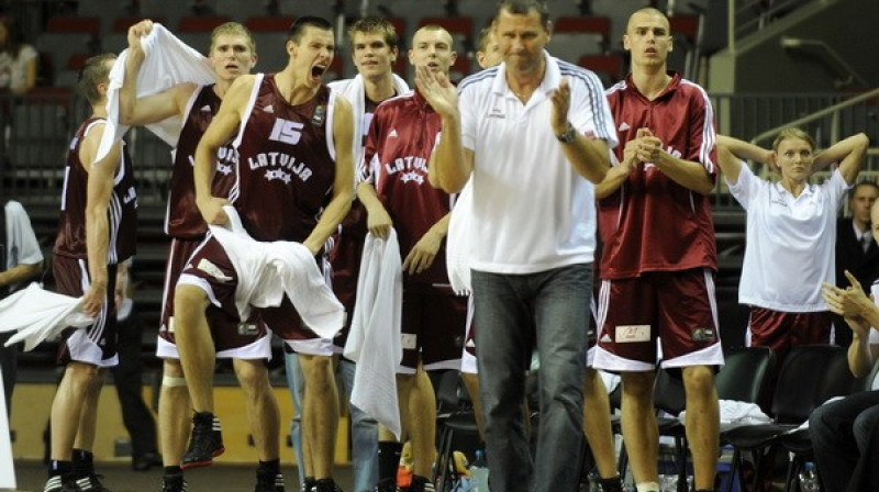 Ziedonis Jansons un Latvijas U-19 izlase
Foto: Romāns Kokšarovs, Sporta Avīze, f64