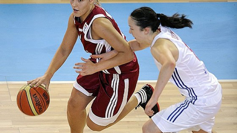 Anete Kiršteine spēlē ar Slovākijas izlasi galotnē iemeta visus četrus sodus.
Foto: fibaeurope.com
