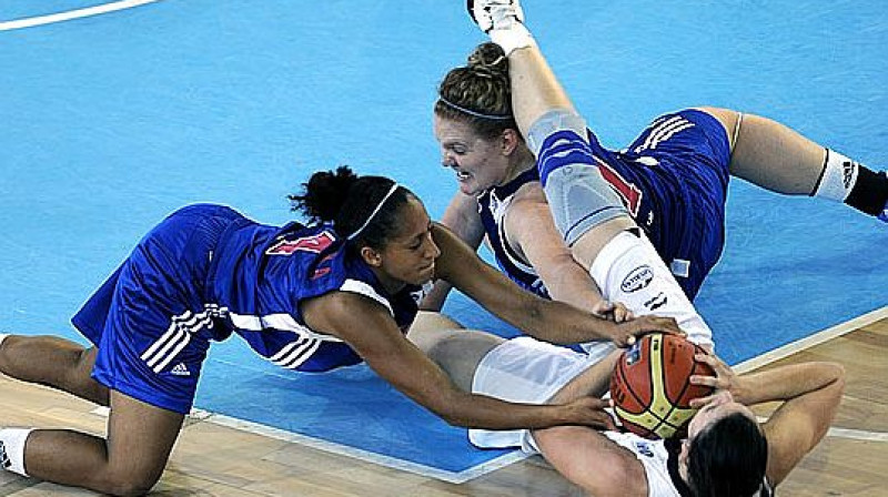 Lielbritānijas basketbolistes cīnījās kā lauvas, uzvarot pat cīņā par atlēkušajām bumbām: 43 pret 34
Foto: fibaeurope.com