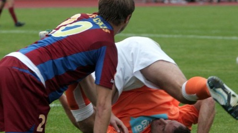 Epizode no pagājušā gada "Jelgavas" un "Blackpool" spēles
Foto: Ivars Veiliņš , www.jelgavasvestnesis.lv