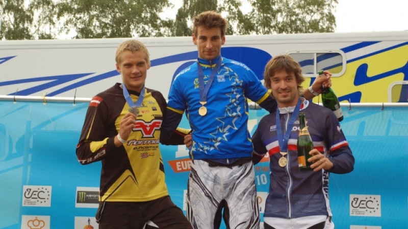 Uzvarētāju trio (Edžus pa kreisi)
Foto: www.bmxlatvija.com