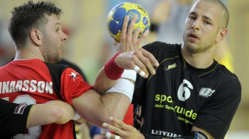 Ingars Dude (pa labi)
Foto: Romāns Kokšarovs, Sporta Avīze/f64