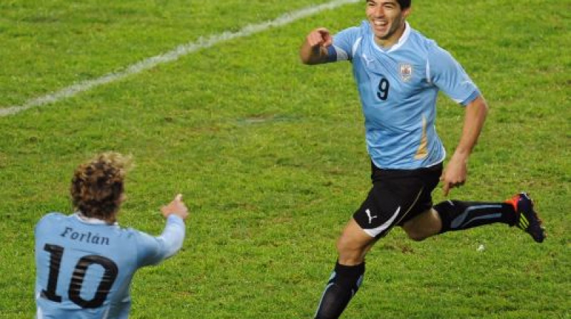 Luiss Suaress (pa labi)
Foto: AFP/Scanpix