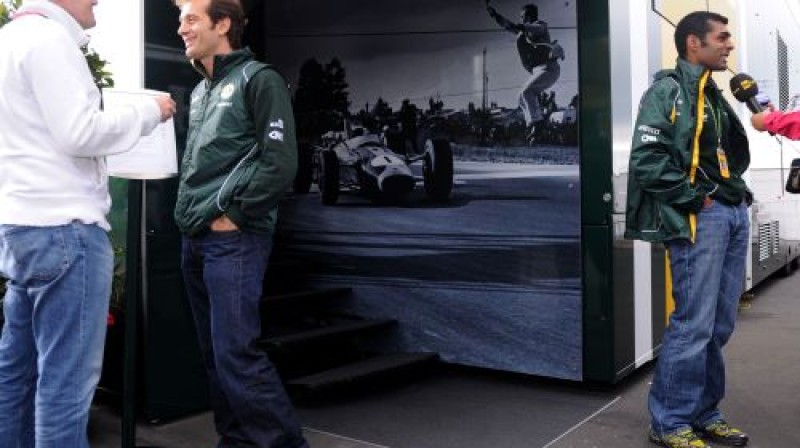 Jarno Trulli (pa kreisi) un Karuns Čandhoks
Foto: AFP/Scanpix