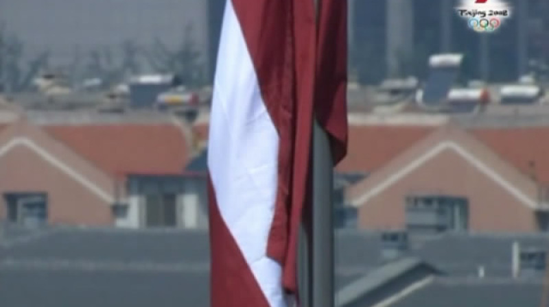 Latvijas karogs Pekinas olimpiskajās spēlēs 2008.gadā pēc M.Štromberga izcīnītās zelta medaļas BMX disciplīnā.