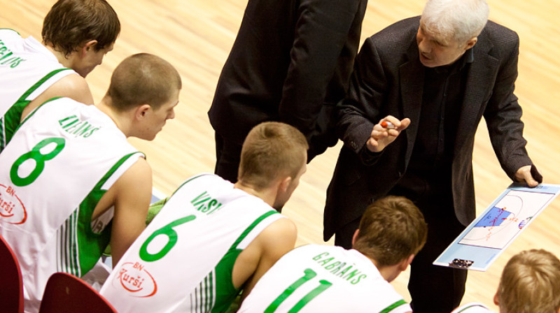 Arī šosezon Zvirgdiņam nāksies strādāt ar jaunajiem basketbolistiem
Foto: Jānis Priedītis