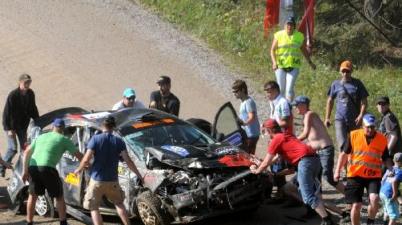 Riku Tahko automašīna pēc avārijas
Foto: www.rally-mania.cz