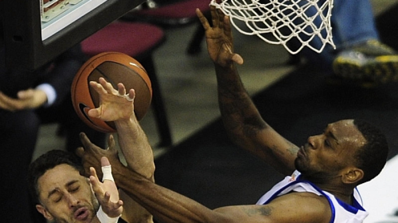Dors Fišers aizsardzībā
Foto: AP