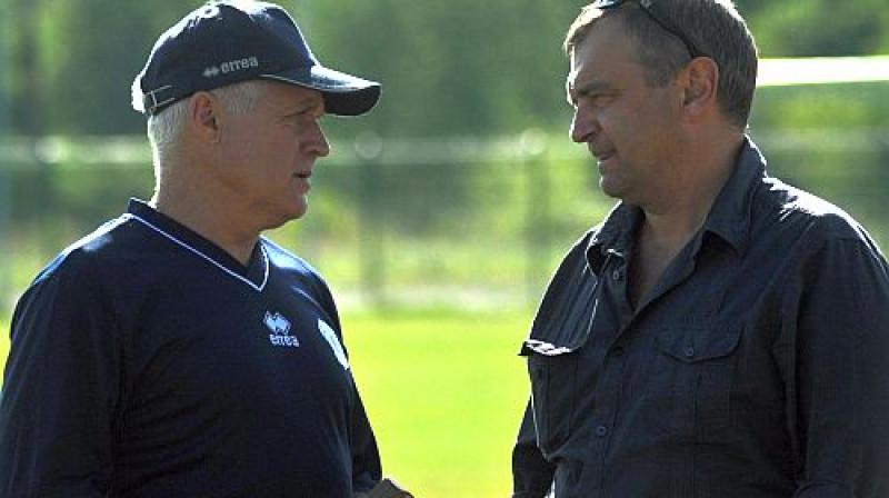 Oļegs Gavrilovs (no labās) ar pagājušās sezonas "Daugavas" treneri Leonīdu Nazarenko
Foto: Ivars Račko, Sportacentrs.com