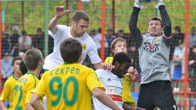 Oskars Kļava "otrajā stāvā"
Foto: www.fc-anji.ru