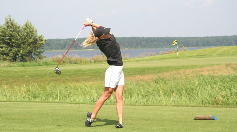 Krista Puisīte 12. bedrītes starta vietā 
Foto: Golfs.lv