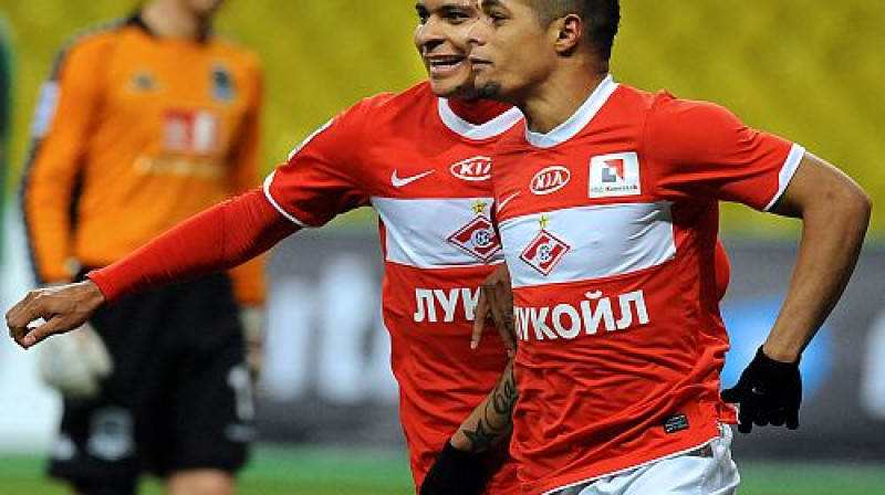 "Spartak" brazīlieši Velitons un Ari ne tikai piedzīvoja elektrības pazušanu, bet katrs guva arī pa vārtiem
Foto: ITAR-TASS/Scanpix