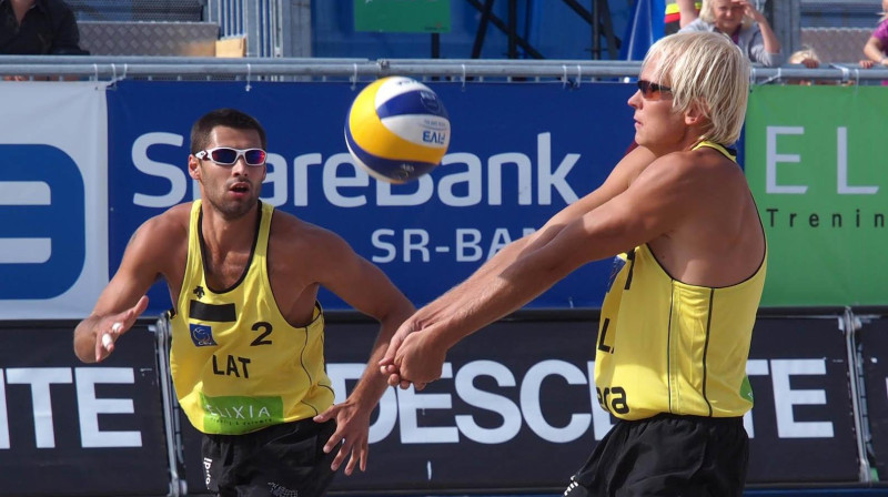 Toms Šmēdiņš un Artis Caics
Foto: cev.lu