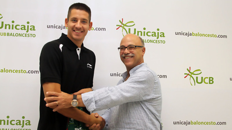 Kristaps Valters un "Unicaja" prezidents Eduardo Garsija
Foto: unicajabaloncesto.com