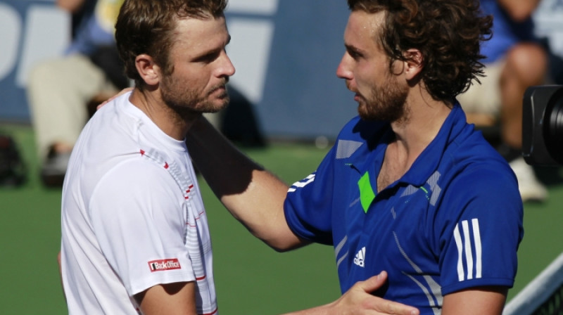 Mārdijs Fišs un Ernests Gulbis
Kurš kuru apsveiks ar uzvaru pēc šodienas mača?
Foto: Reuters/Scanpix