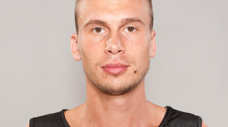 Akselis Vairogs spēlē ar Krieviju debitēs valstsvienības sastāvā.
Foto: basket.lv