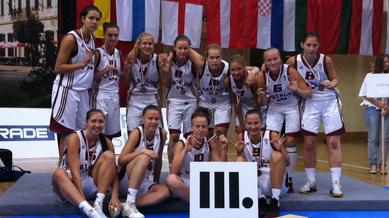 Latvijas U18 sieviešu basketbola valstsvienība 2011. gada 14. augustā Miškolcā izcīnīja Eiropas čempionāta bronzas medaļas B divīzijā