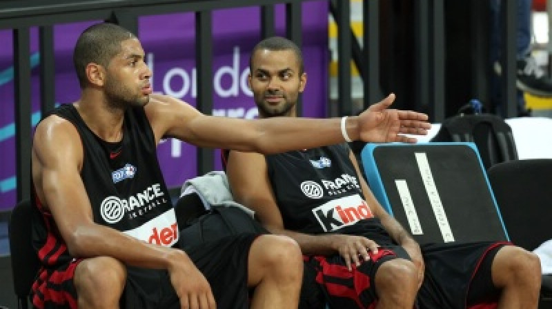 Nikolā Batums un Tonijs Pārkers Londonā
Foto: www.fiba.com