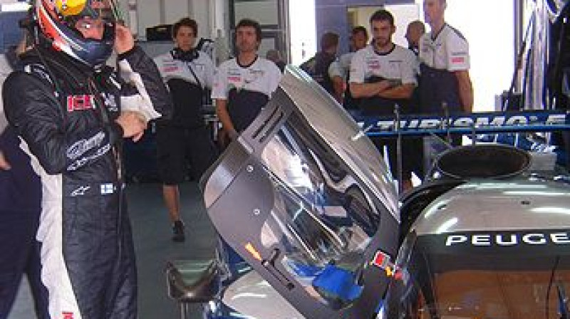Kimi Raikonens pie ''Peugeot 908'' automašīnas
Foto: www.auto123.com