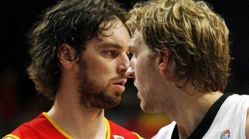 21. gadsimta spožākās Eiropas basketbola zvaigznes - EuroBasket 2009 MVP un EuroBasket 2003 rezultatīvākais spēlētājs Pau Gazols (Spānija) un EuroBasket 2001, 2005 un 2007 rezultatīvākais...