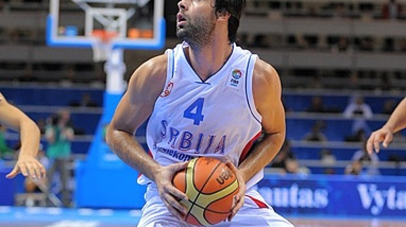 Serbijas izlases līderis Mološs Teodosičs pirmajā kārtā pret Itāliju bija viens no labākajiem savā komandā - 15 punkti un 8 rezultatīvas piespēles.
Foto: FibaEurope.com